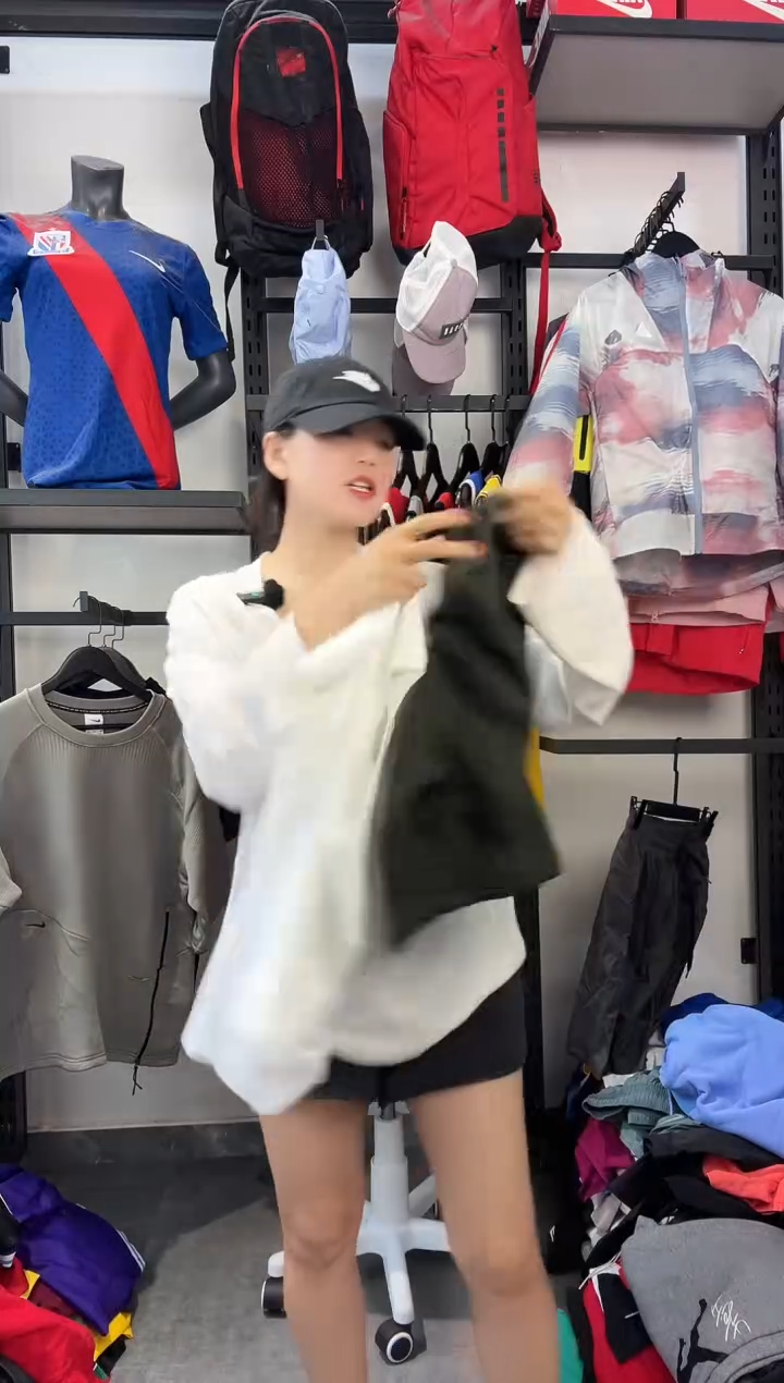 669·编码 耐克卫衣服饰过款为准 尺码