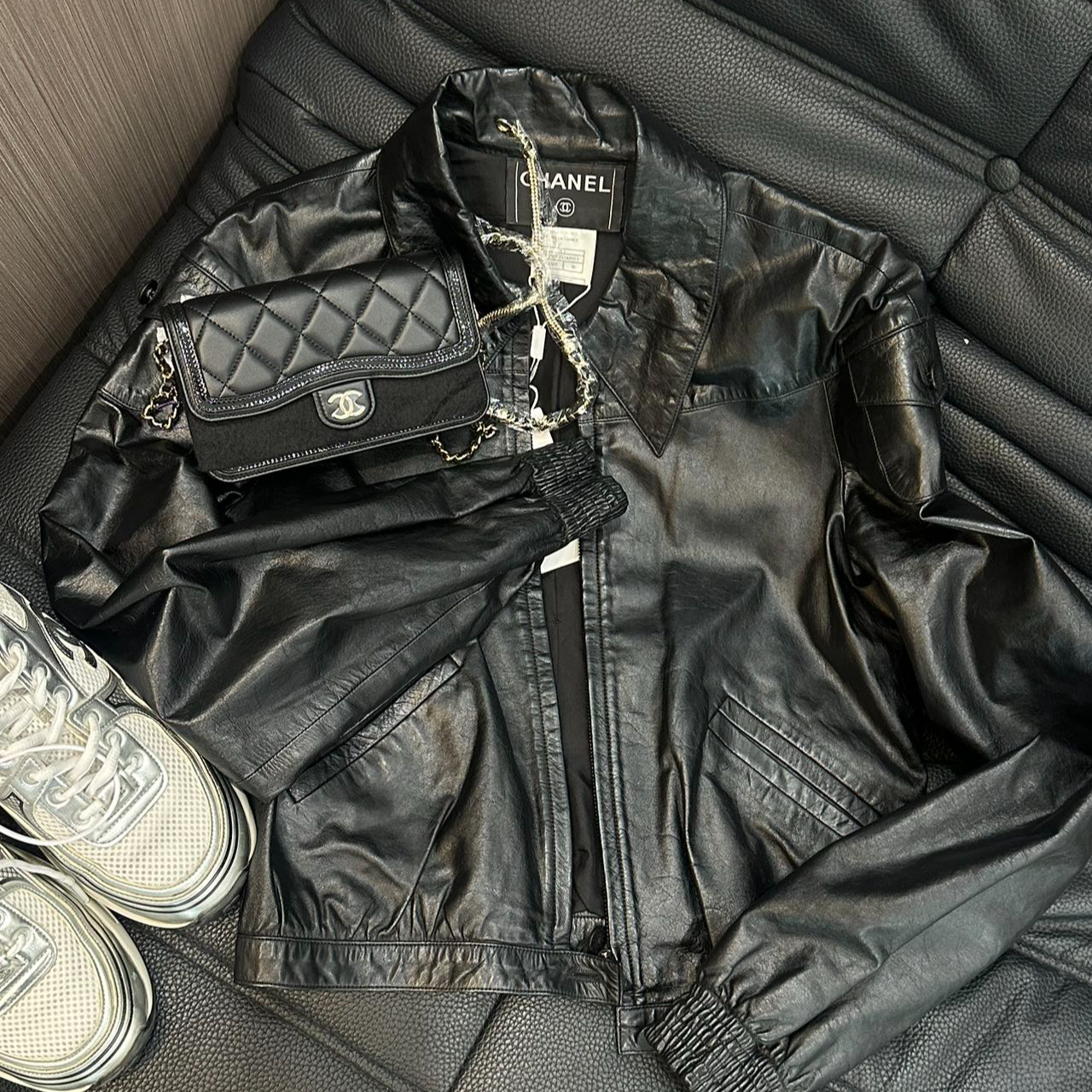 99新 Chanel/香奈儿  Chanel黑色翻领拉链皮衣外套 36码