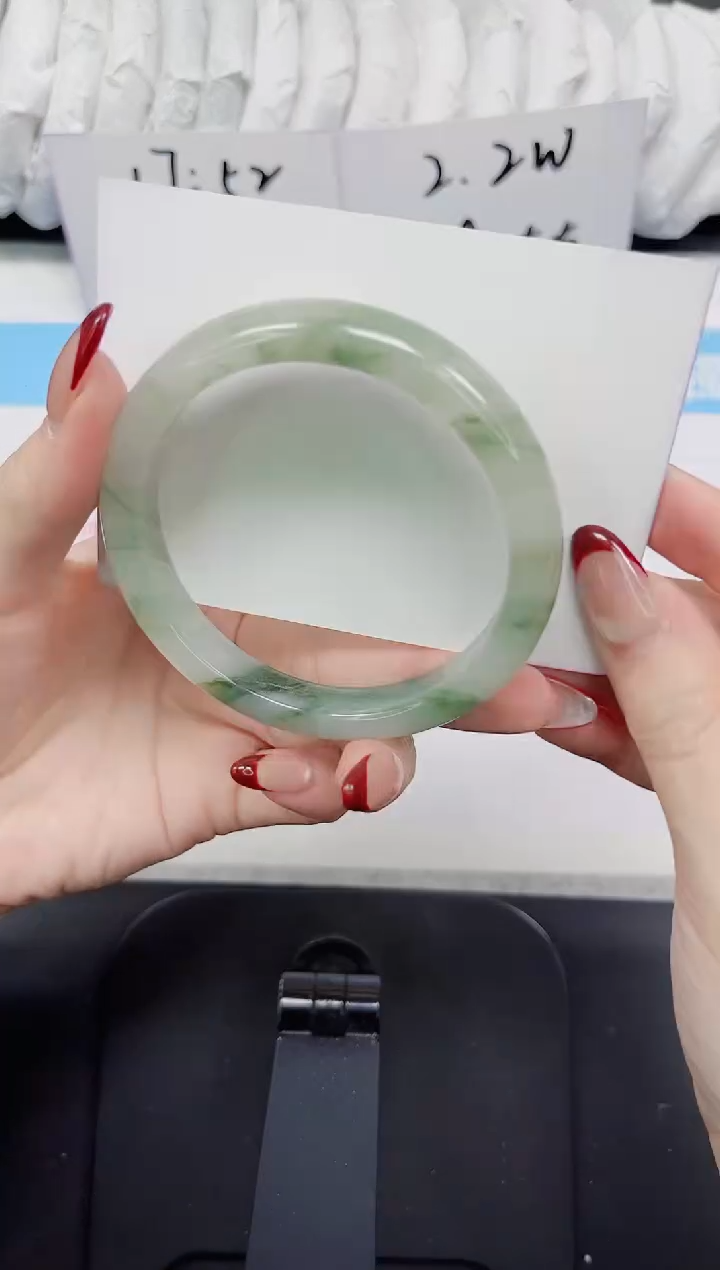 【闪购商品】石英质玉手镯未镶嵌310