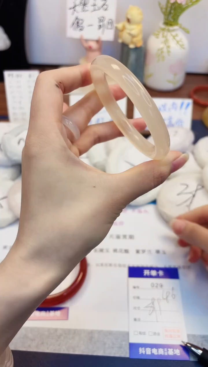 【闪购商品】石英质玉手镯未镶嵌29-美人条藕粉-圈口59