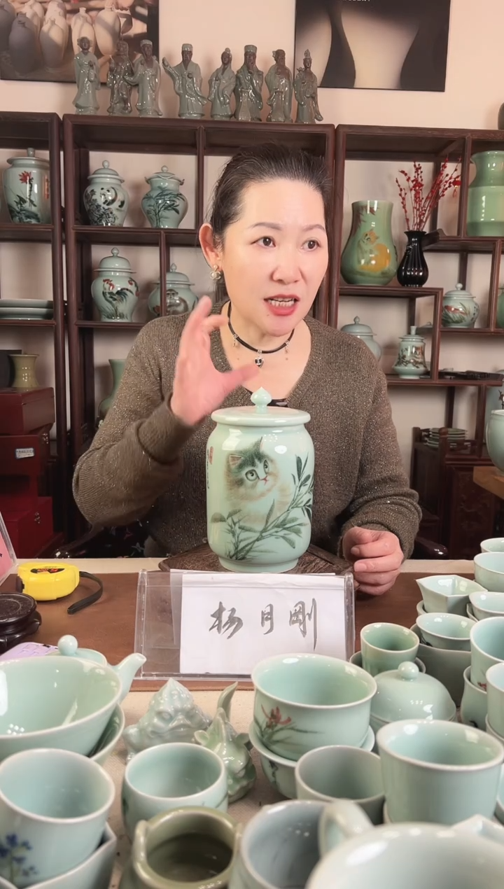 釉中彩 猫画 直筒盖罐L