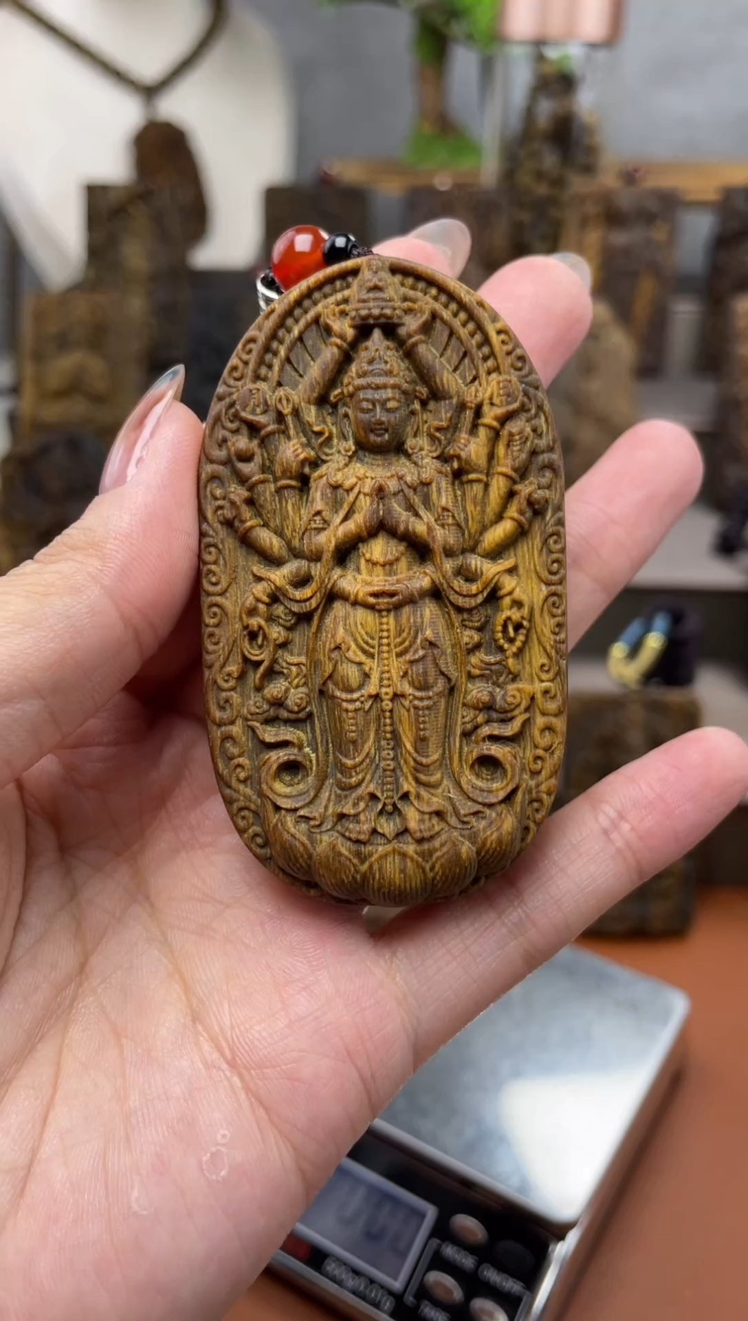 木木雕款芽庄  站千手观音 7cm送养香瓶 