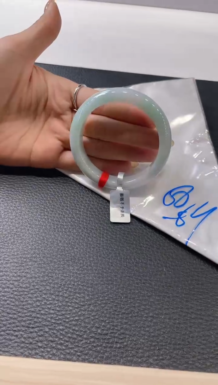 【闪购商品】翡翠手镯未镶嵌手镯