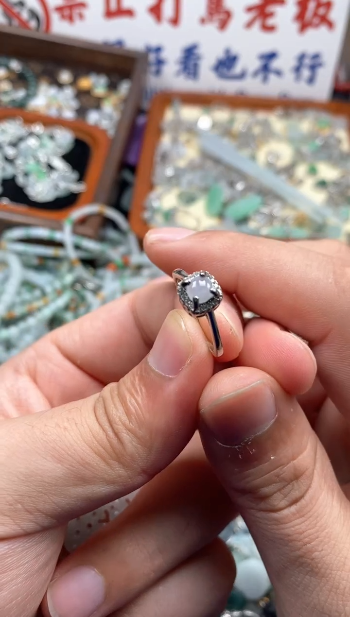 【闪购商品】翡翠颈饰未镶嵌哥哥