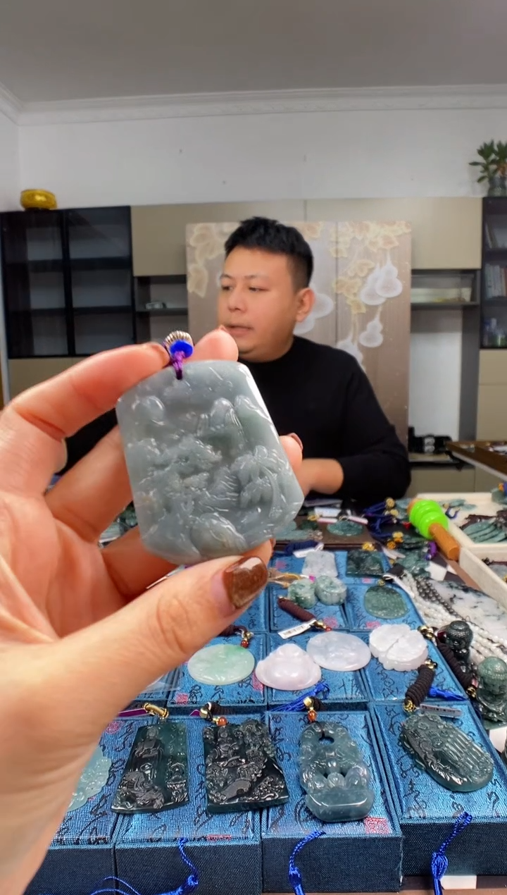 颈饰未镶嵌翡翠 多样性发其一