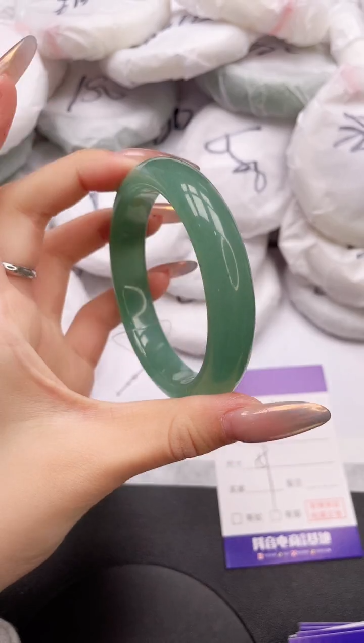 【闪购商品】石英质玉手镯未镶嵌26K250-59