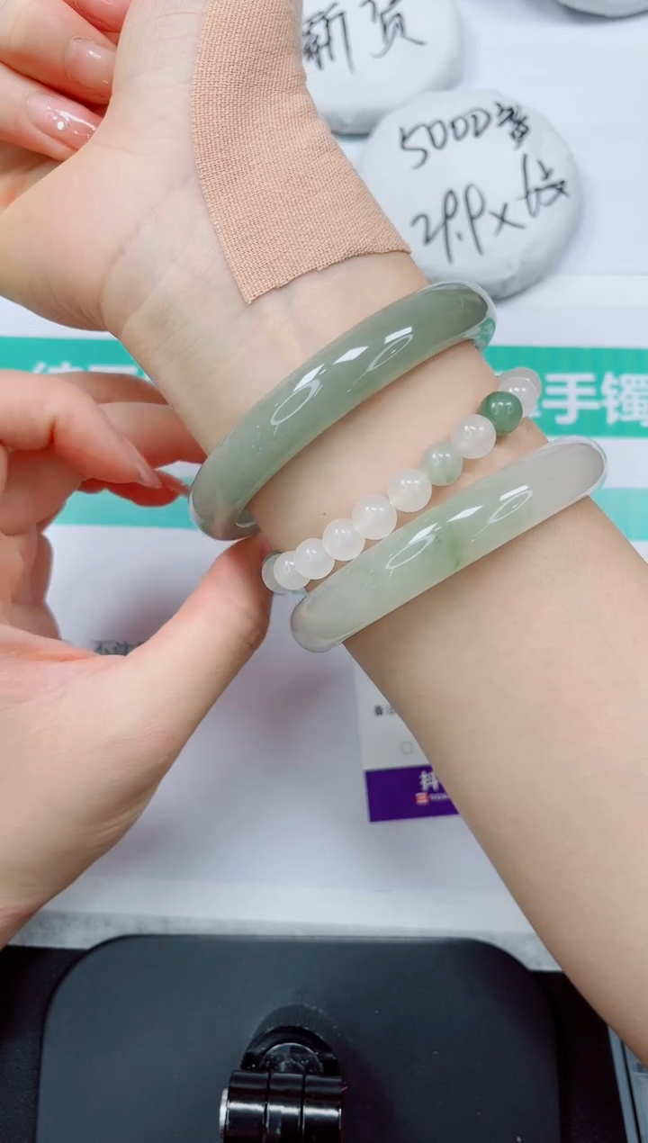 石英质玉手镯未镶嵌24/64