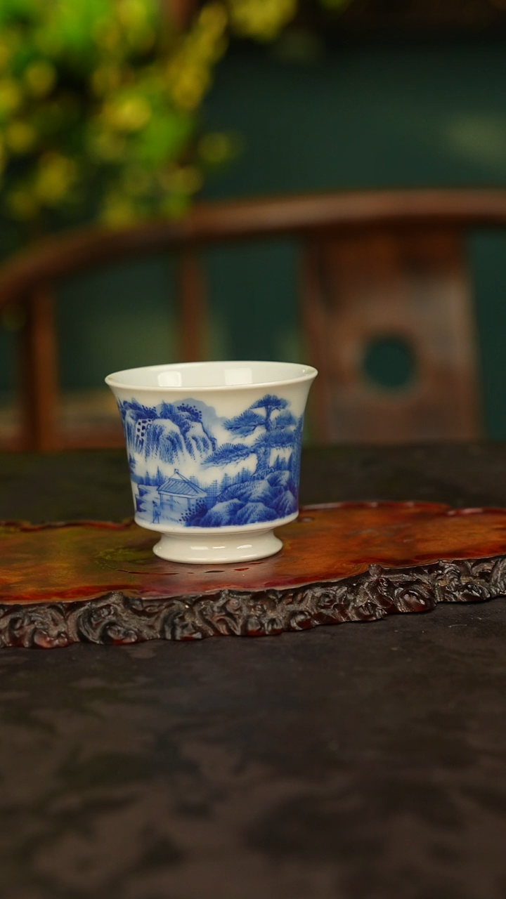 青花手绘山水主人杯