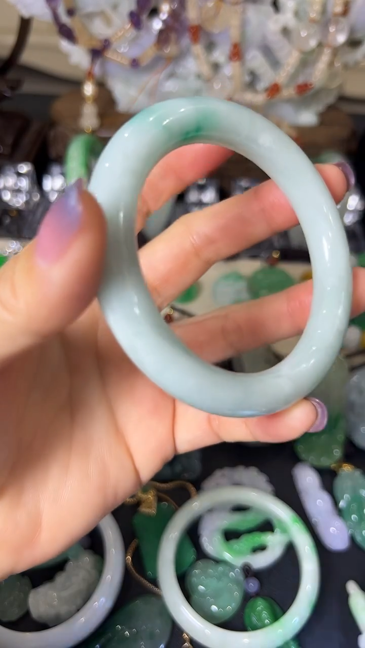 颈饰未镶嵌翡翠1镯子