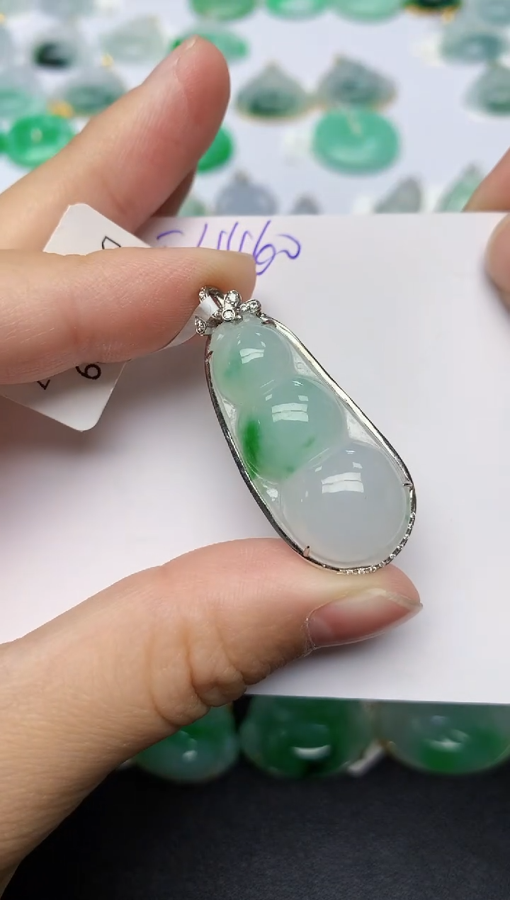 颈饰18K金镶嵌翡翠天然缅甸A货翡翠百元以上9元证书费自理