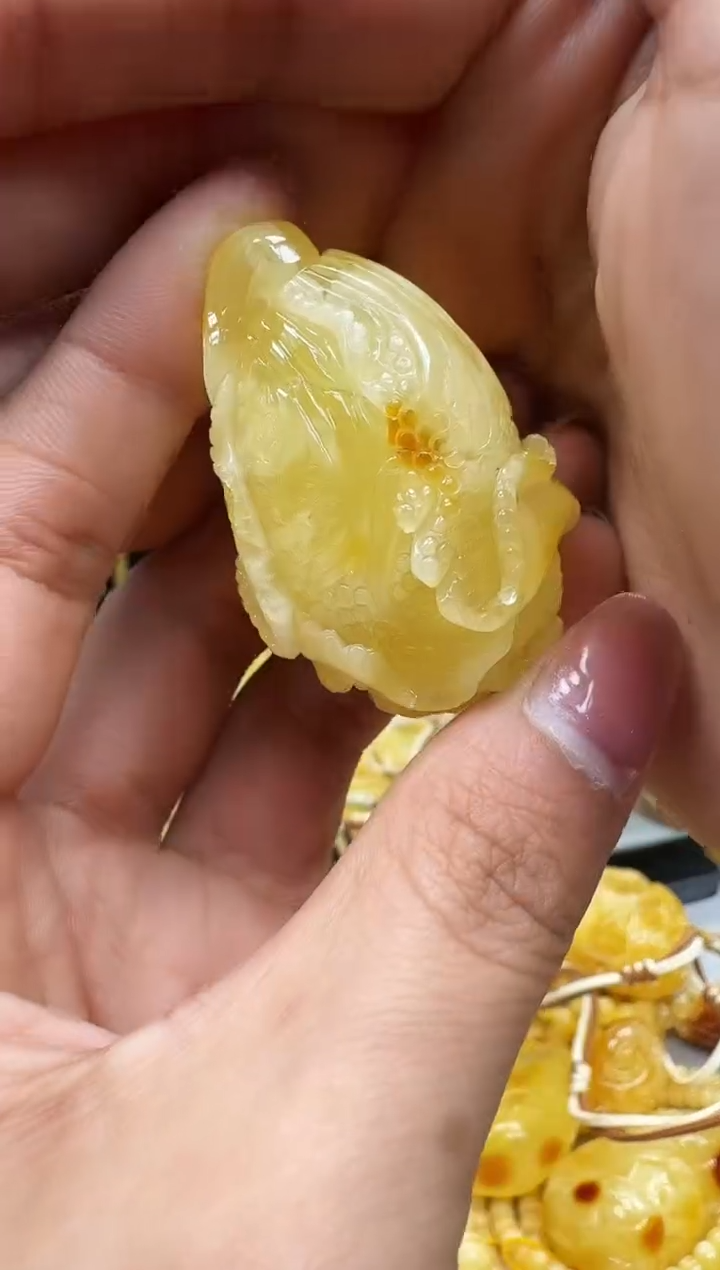 【闪购商品】琥珀裸石未镶嵌挂坠