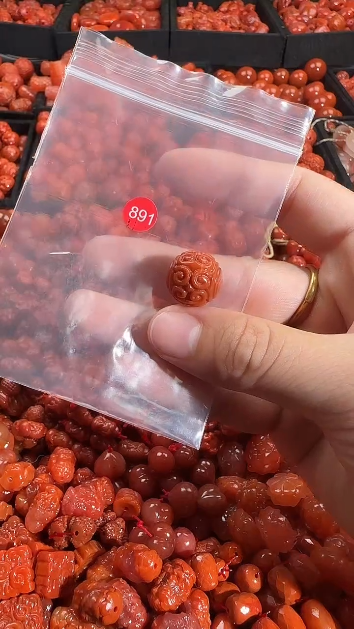 颈饰未镶嵌南红玛瑙1