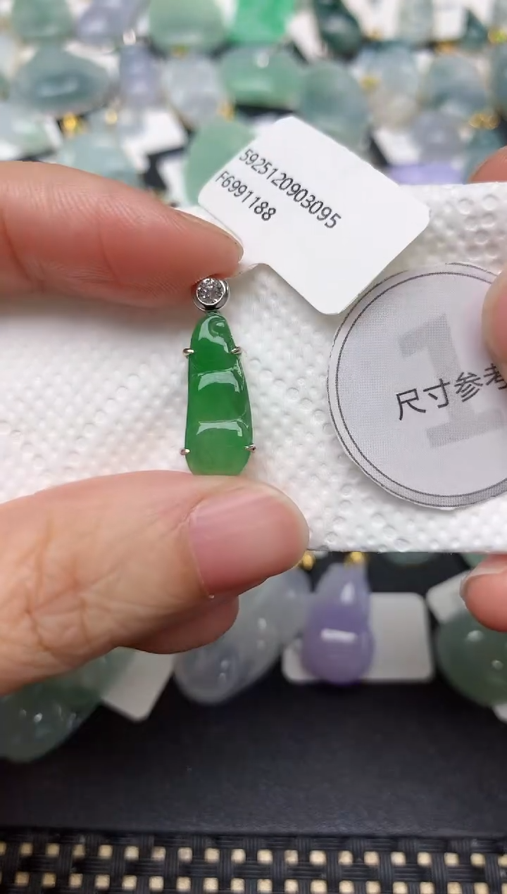 颈饰未镶嵌翡翠天然缅甸A货翡翠