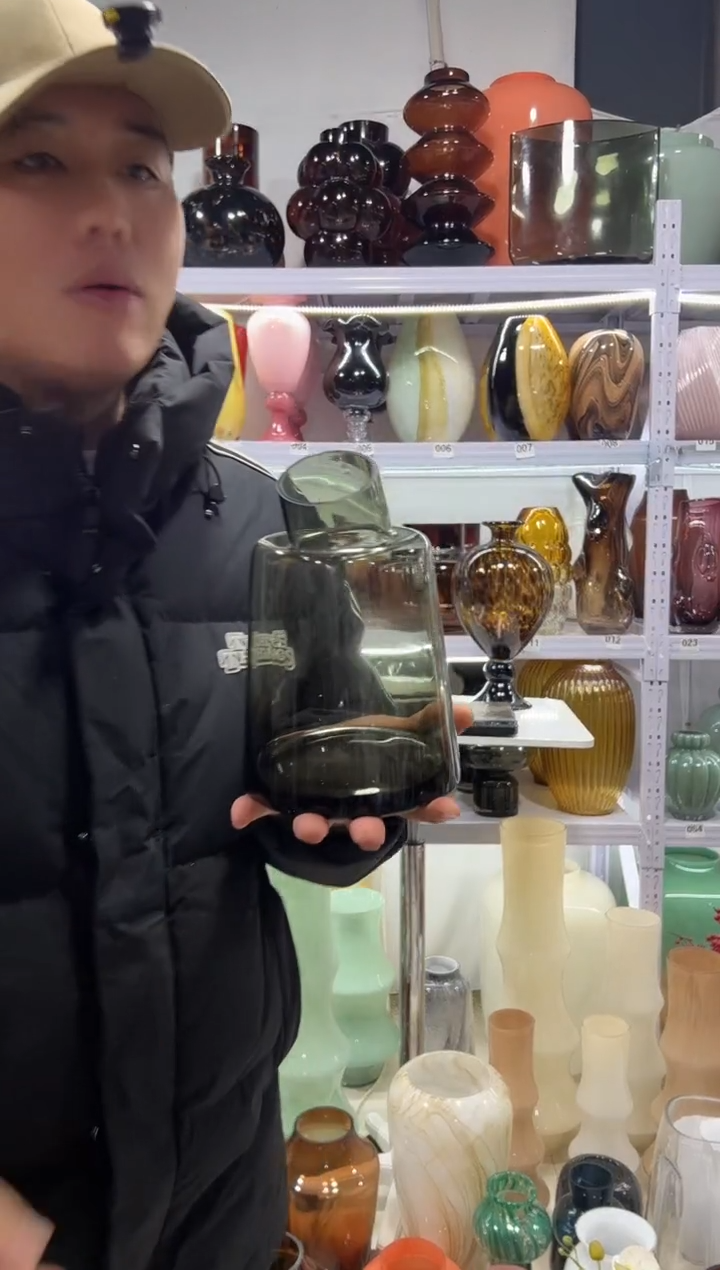 透灰歪脖花瓶...