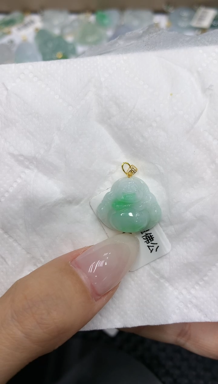 颈饰18K金镶嵌翡翠111111111111