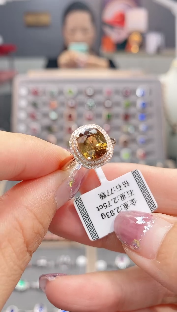 18K金镶嵌戒指碧玺2.75      