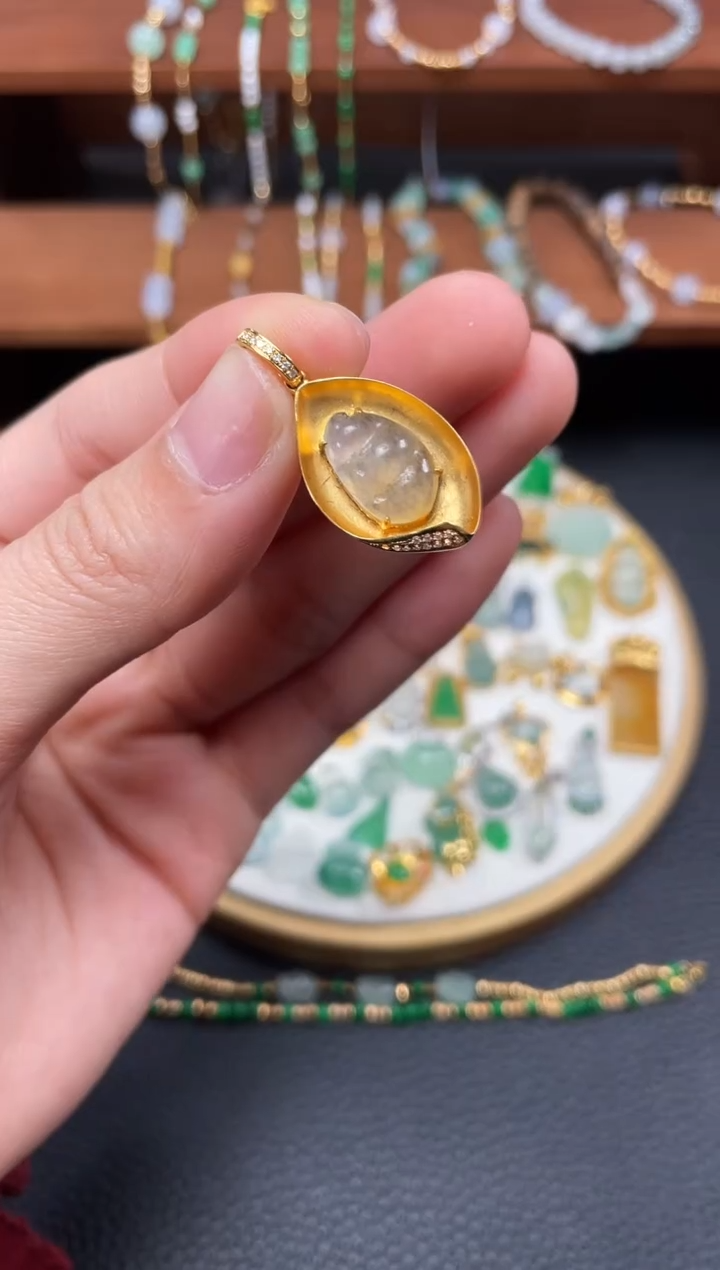【闪购商品】翡翠吊坠(不含链)18K金镶嵌一个   JK423