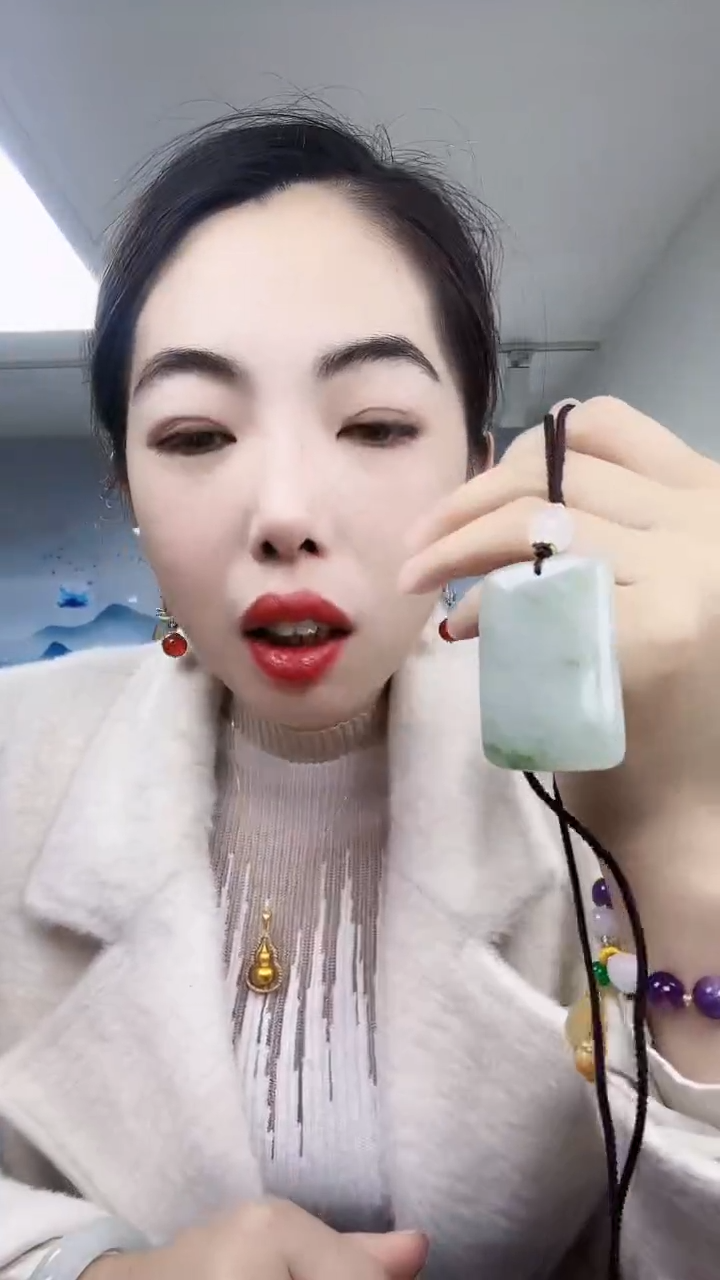 【闪购商品】石英质玉颈饰未镶嵌天山翠带翠无事牌 微瑕
