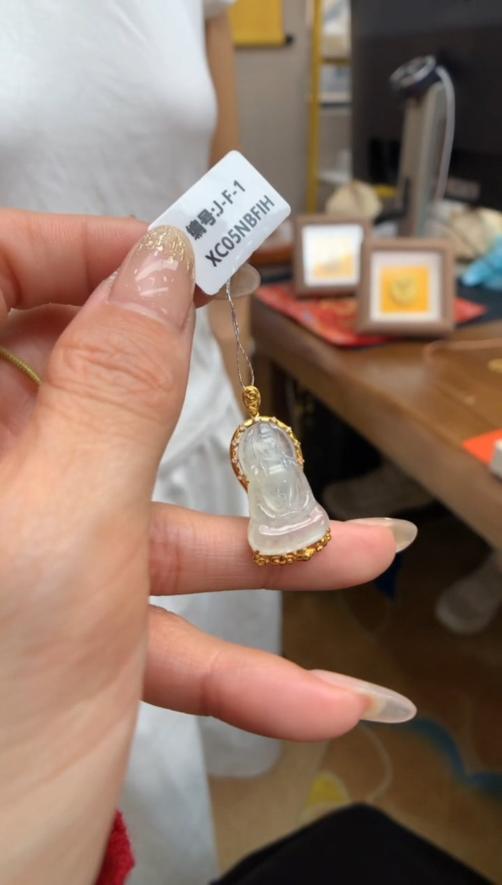 【闪购商品】翡翠颈饰18K金镶嵌观音