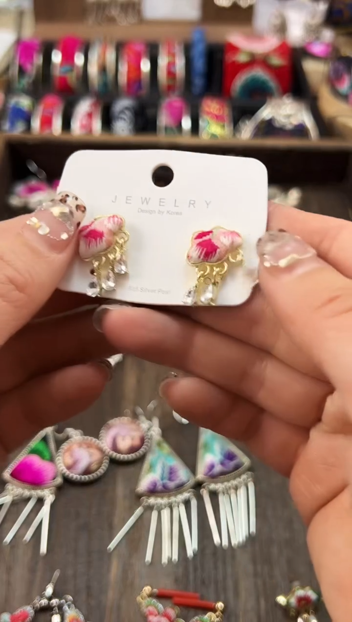 【闪购商品】织绣民族风老绣饰品333