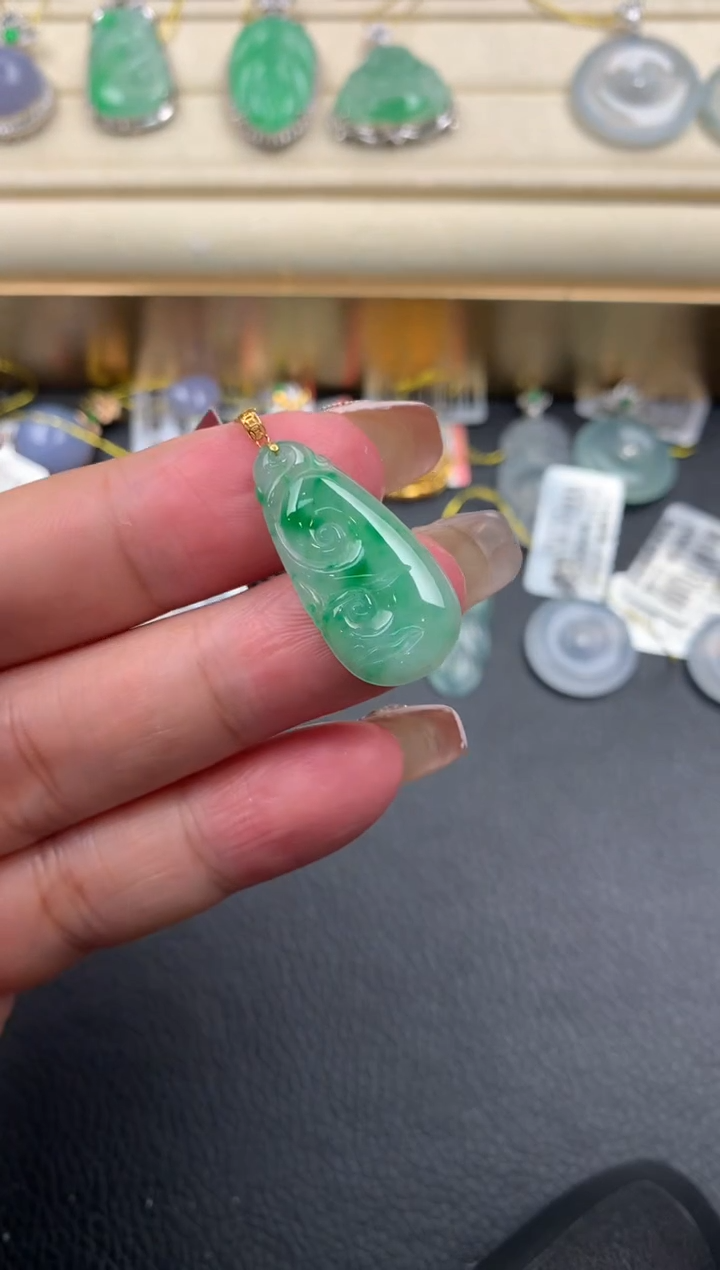 【闪购商品】翡翠颈饰18K金镶嵌Q217       