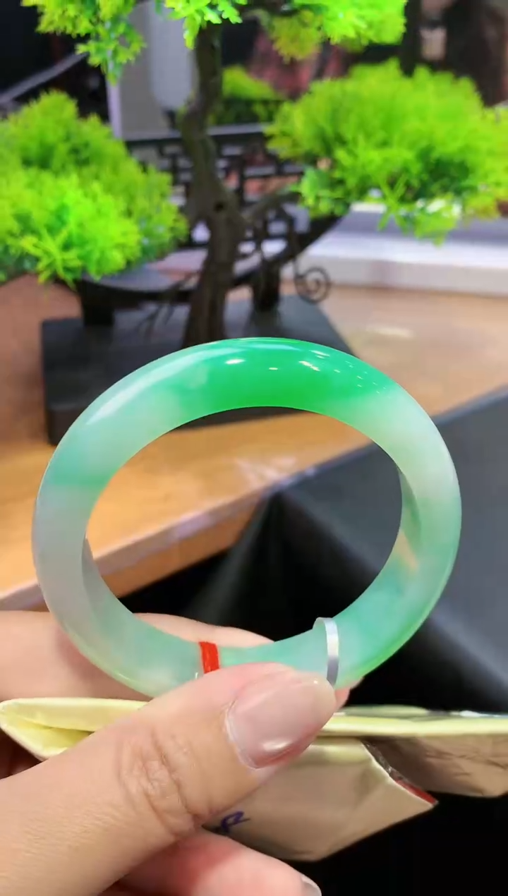 未镶嵌手镯翡翠-  天然缅甸A货翡翠56.7正圈总价15.2万定金2万