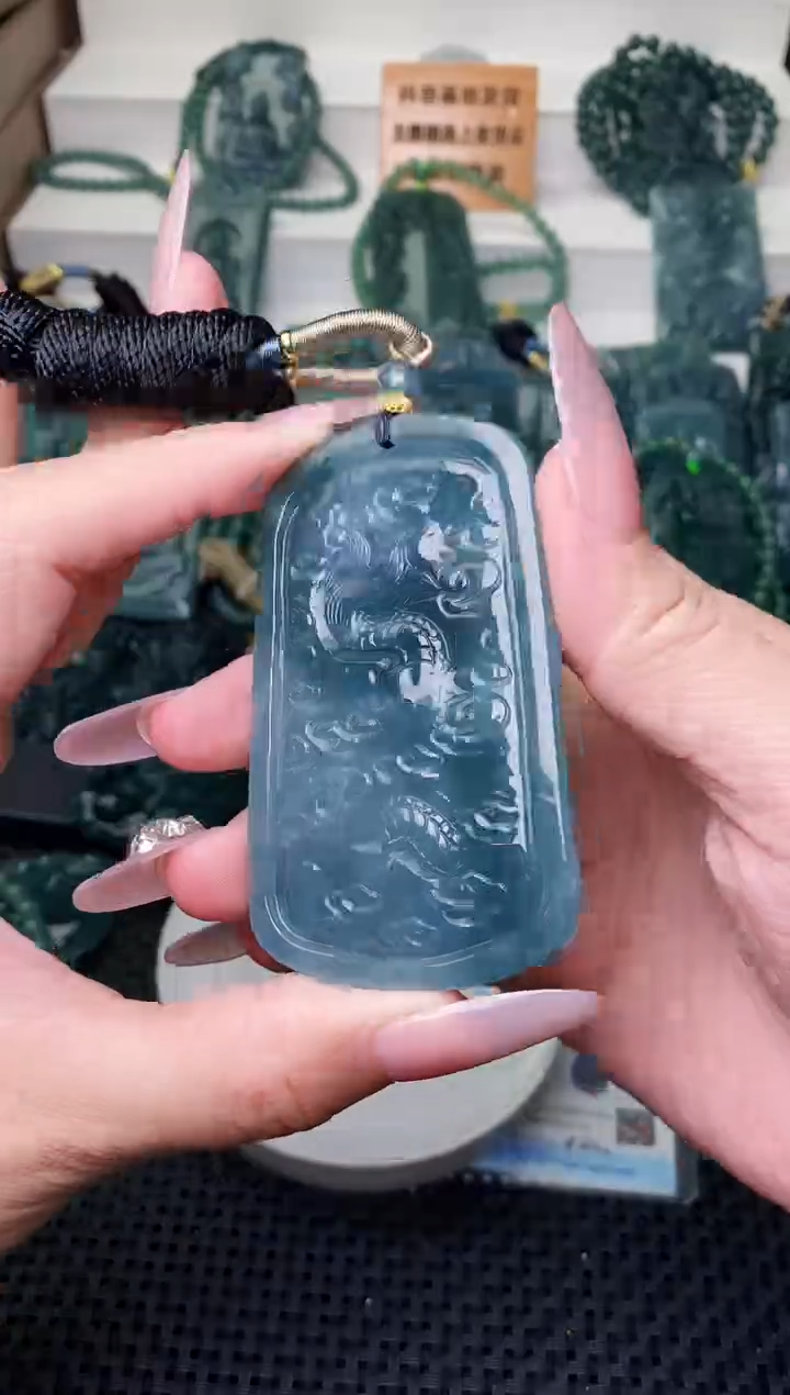 颈饰未镶嵌翡翠 