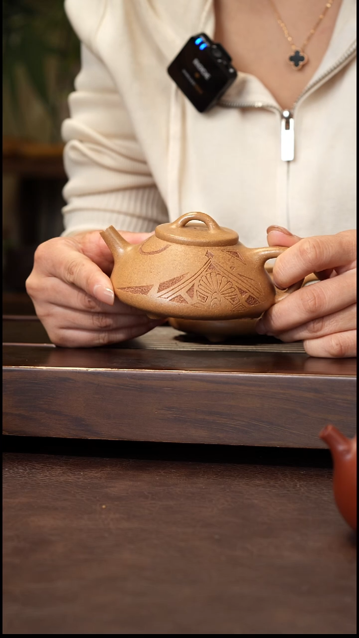 茶壶紫砂老段泥灼砂刻石瓢、170cc左右