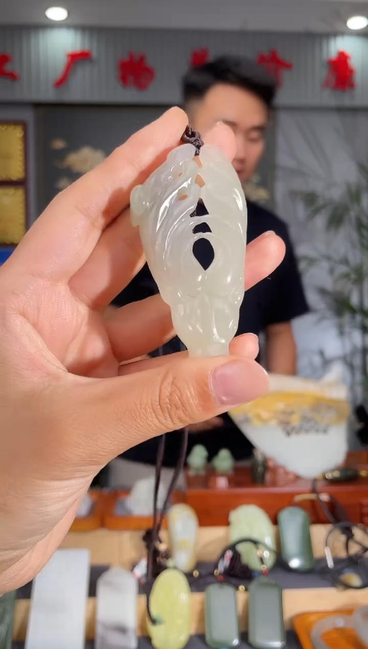 和田玉未镶嵌颈饰1