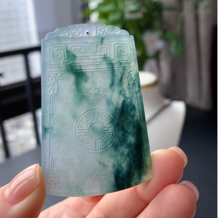 缅甸天然定制翡翠挂件