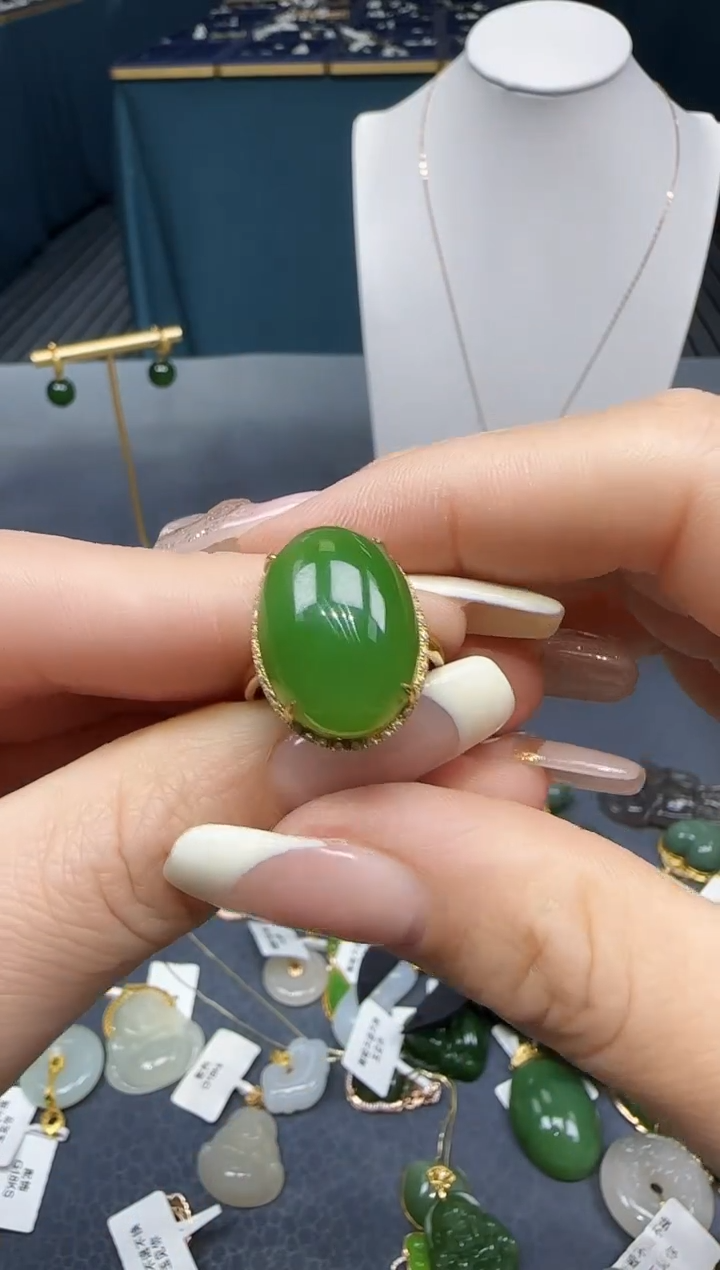 【闪购商品】和田玉戒指18K金镶嵌1