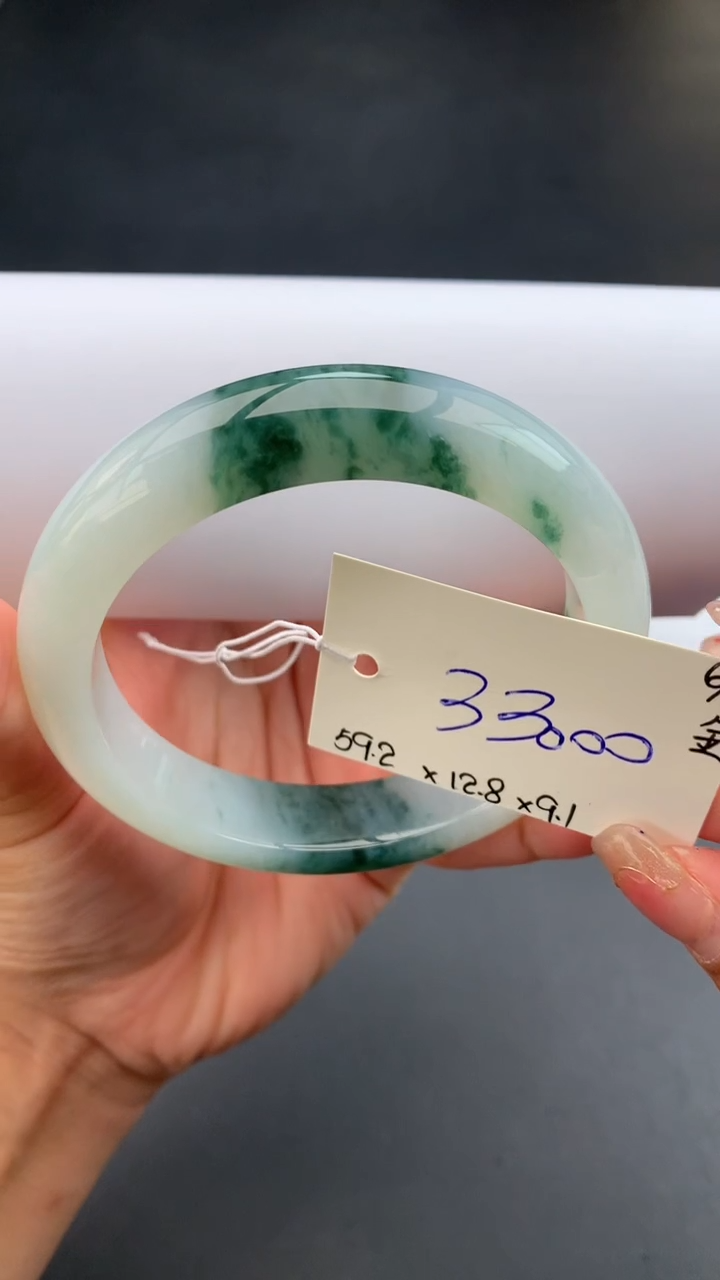 【闪购商品】翡翠手镯未镶嵌 #情人节#送礼，下单联系客服核对地址~