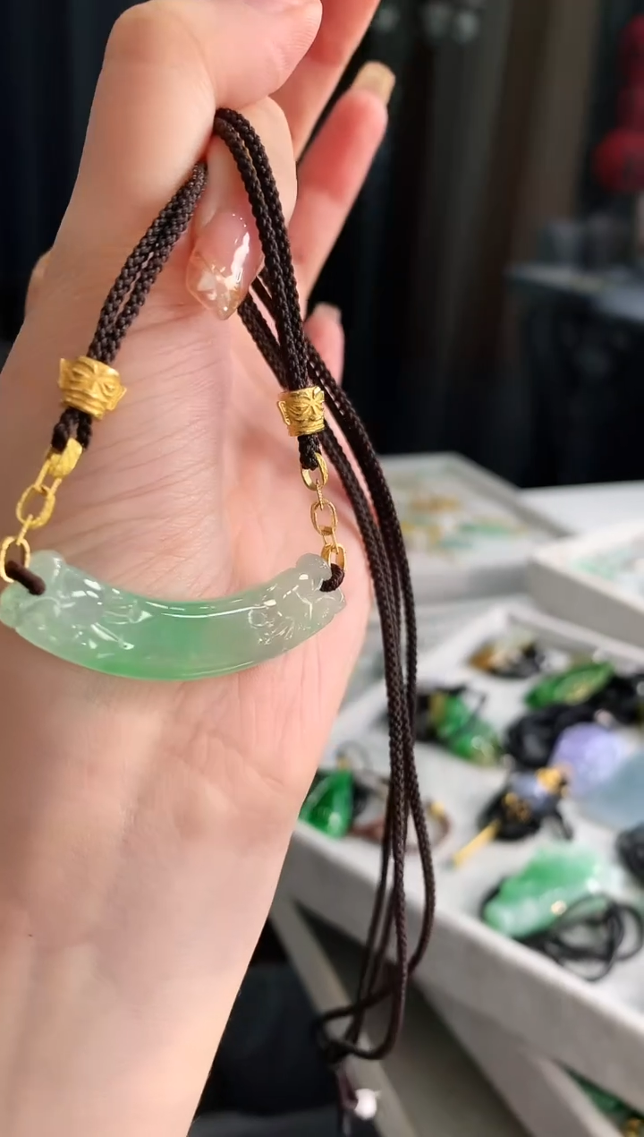 【闪购商品】翡翠颈饰未镶嵌吊坠
