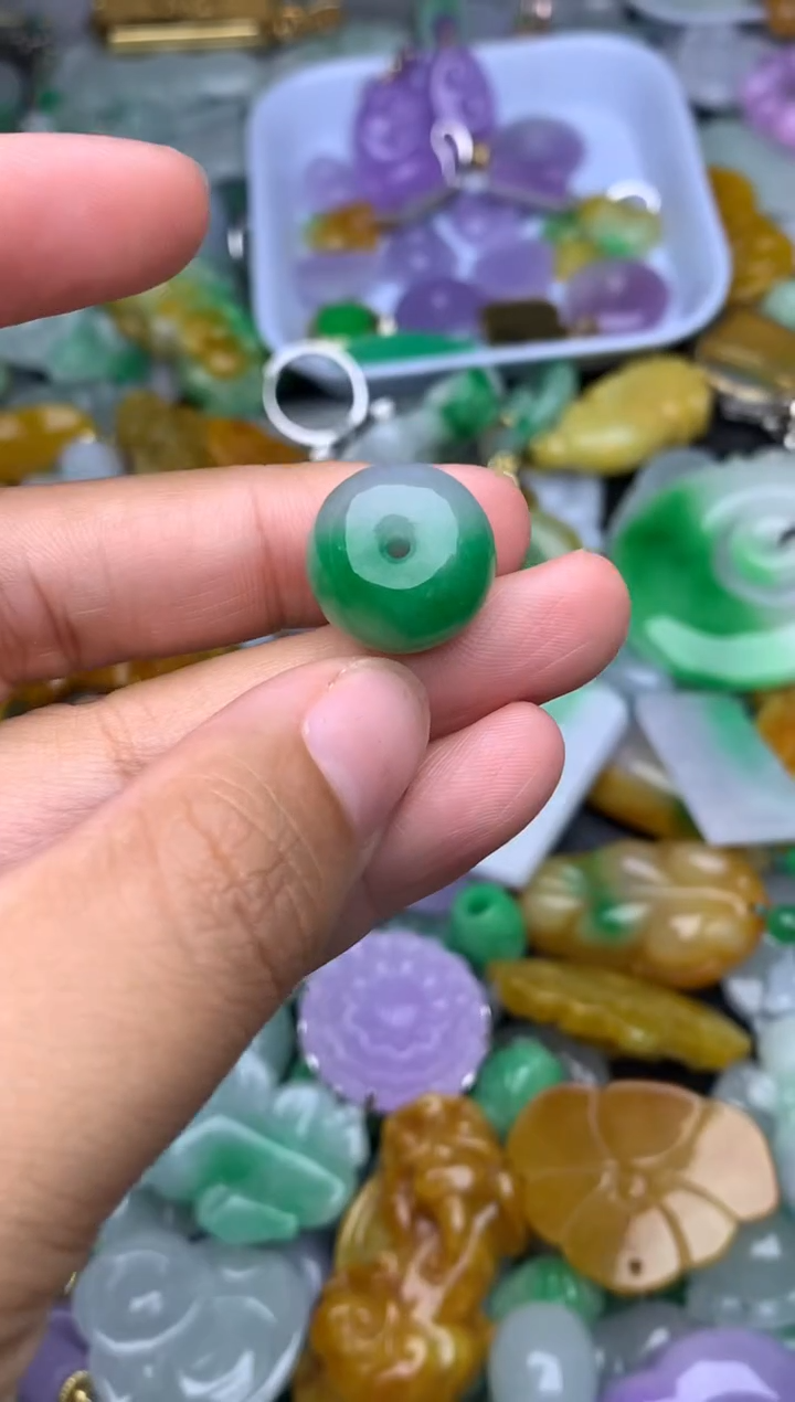 颈饰未镶嵌翡翠天然缅甸翡翠吊坠