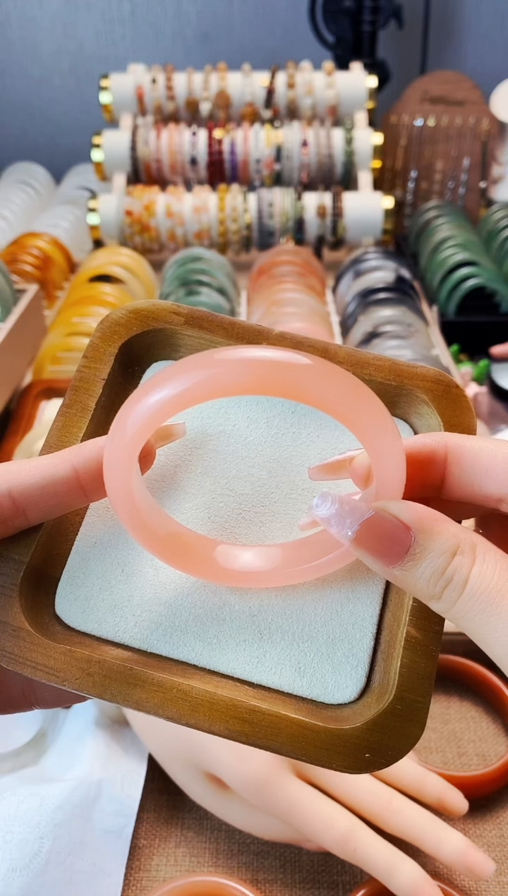 石英质玉手镯未镶嵌一****?57+