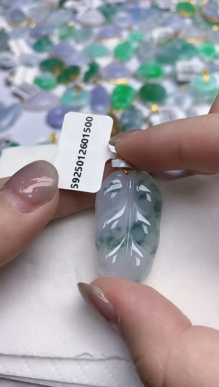 【闪购商品】翡翠颈饰18K金镶嵌天然翡翠A货