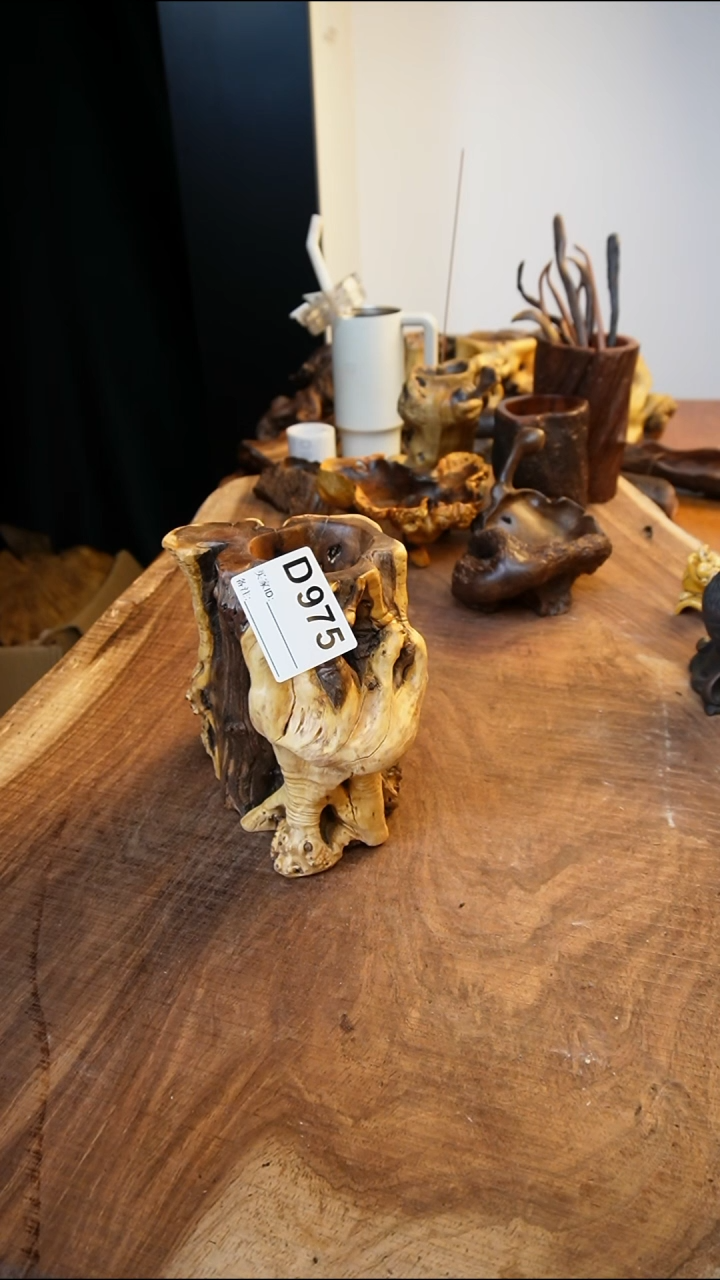 D975鹰瞳手作麻梨笔筒