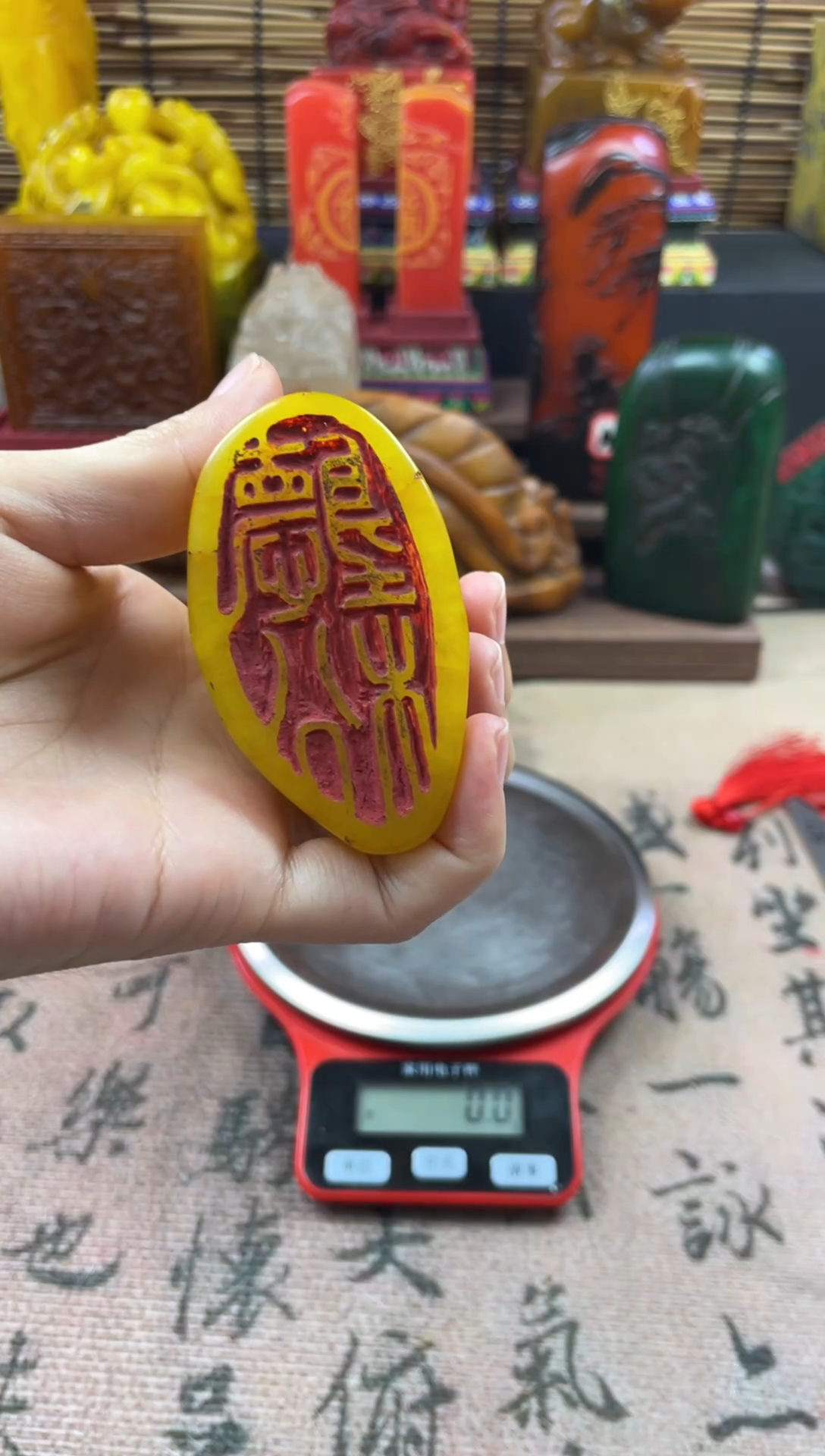 寿山石印石鸡油黄竹节随形 听松