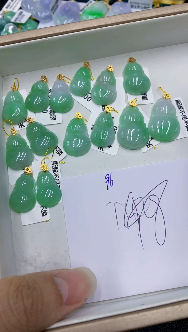 翡翠18K金镶嵌颈饰1111111111多样性发其一