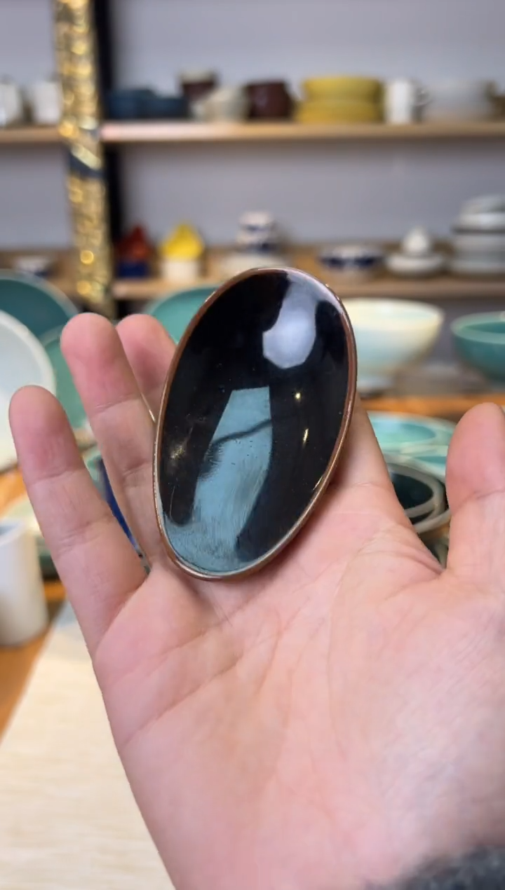 【闪购商品】盘山　フロウ　レンゲ台皿　天目