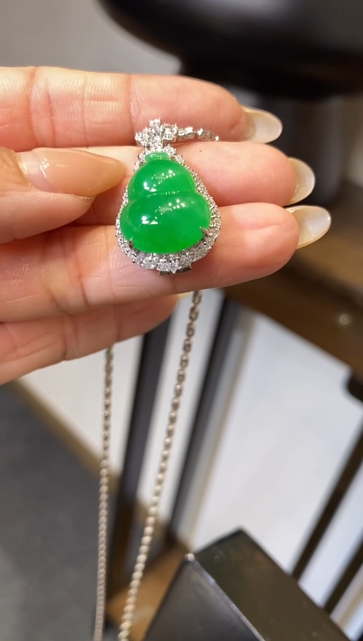 吊坠(不含链)18K金镶嵌翡翠葫芦