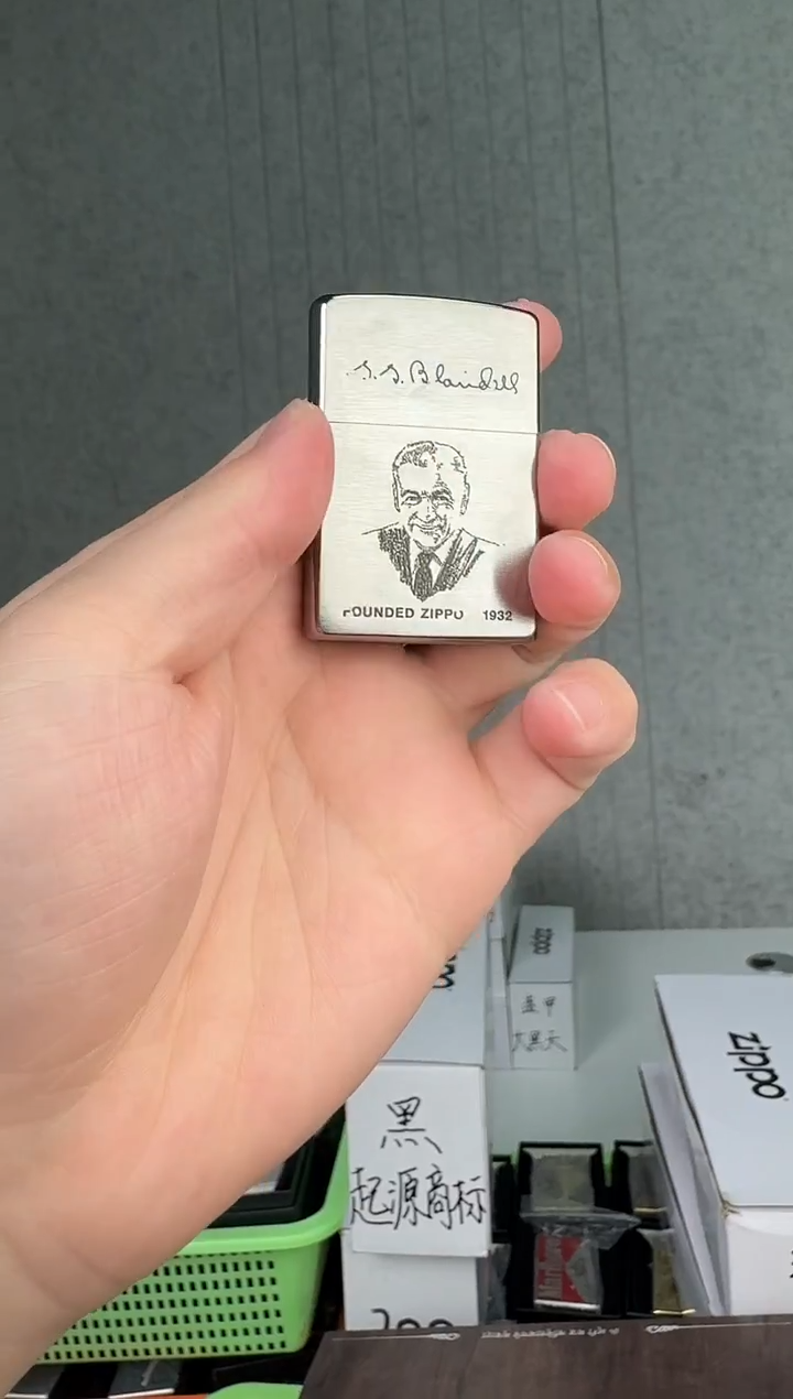 铜200FL创始人肖像签名