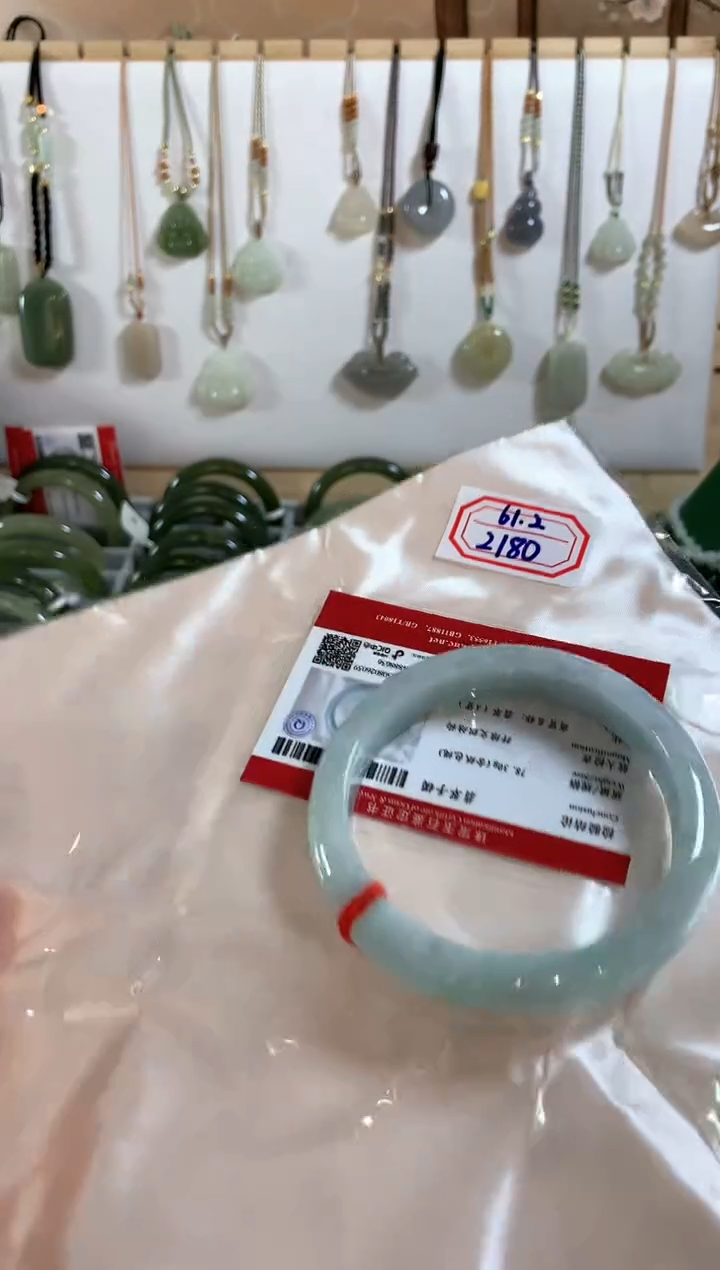 翡翠手镯未镶嵌没***八手镯3