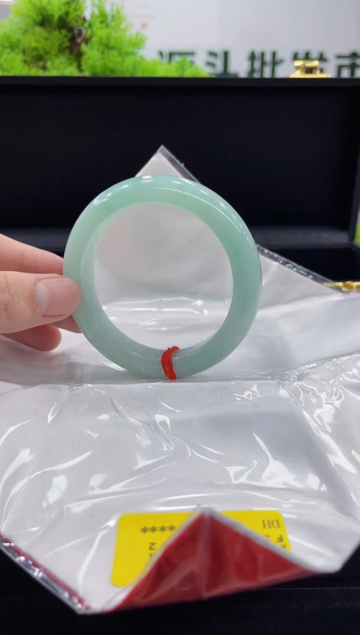 【闪购商品】翡翠手镯未镶嵌手镯