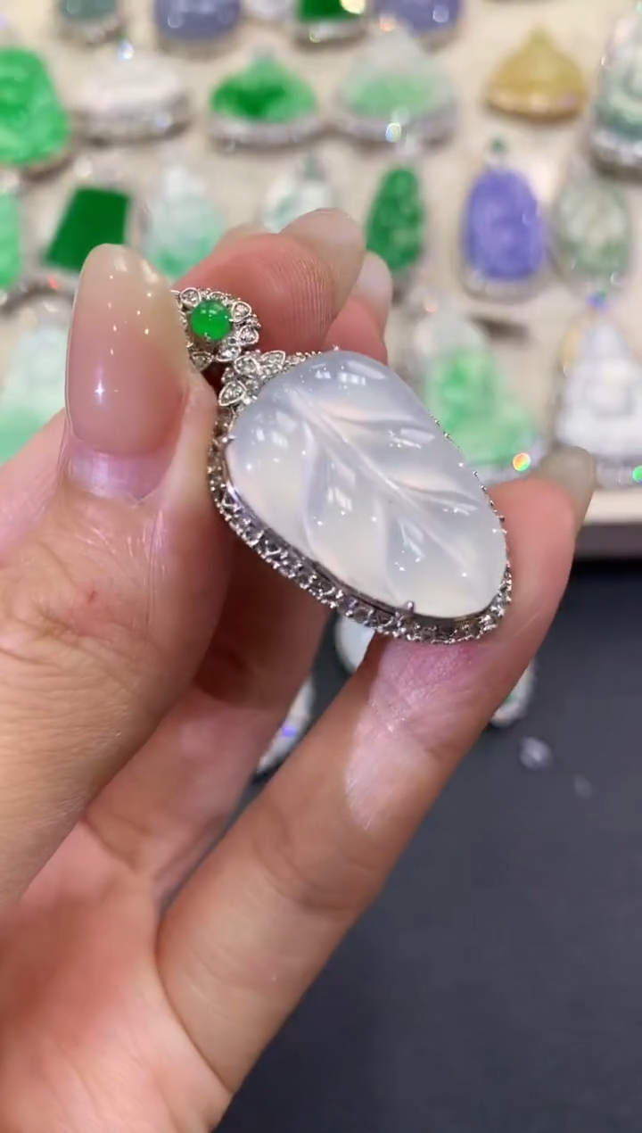 【闪购商品】翡翠吊坠(不含链)18K金镶嵌q45         