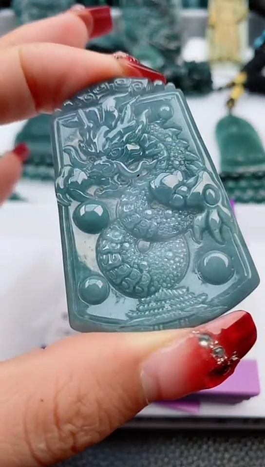 【闪购商品】翡翠颈饰未镶嵌                