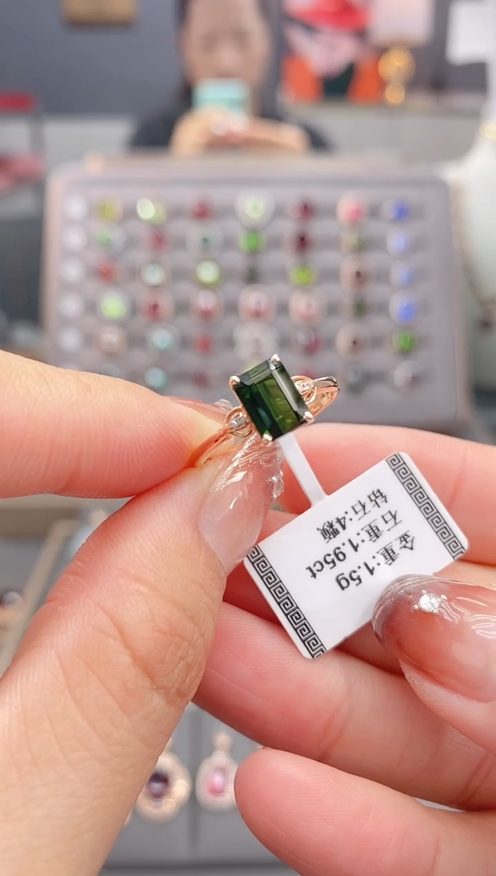 18K金镶嵌戒指碧玺1.95