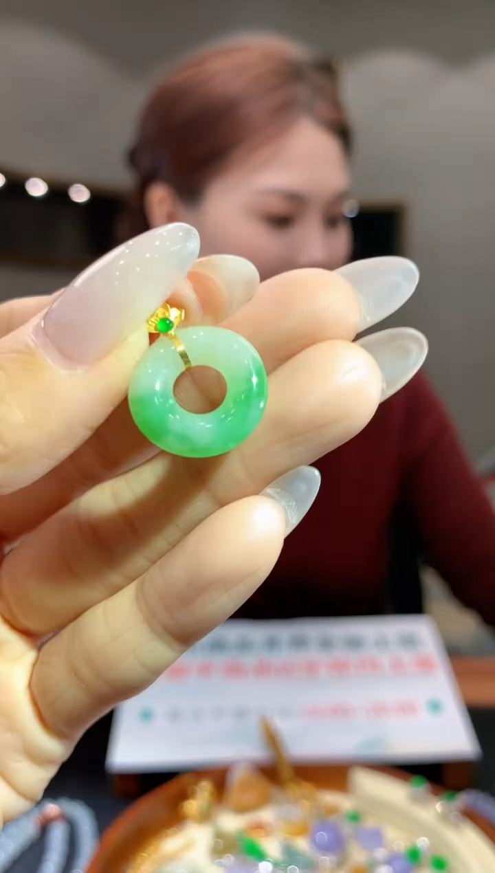 吊坠(不含链)18K金镶嵌翡翠19飘绿甜甜圈吊坠