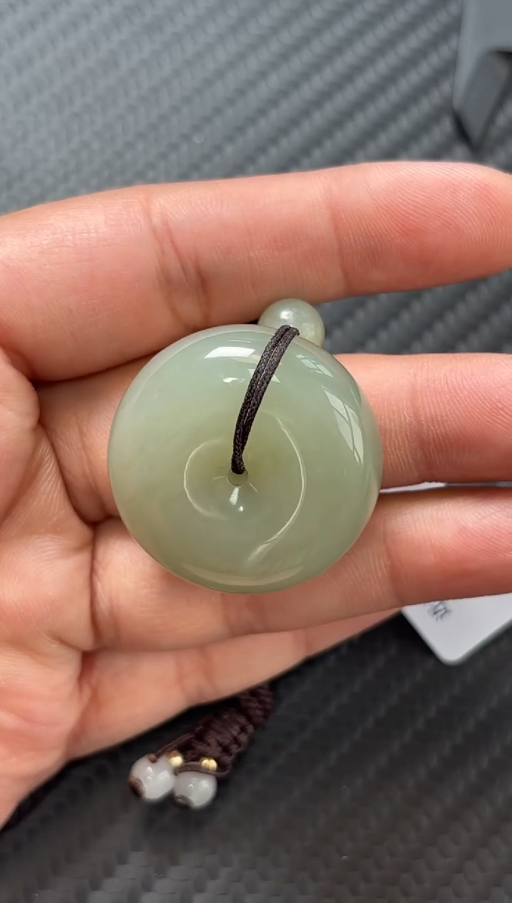吊坠(赠链)未镶嵌和田玉且末微色差近矿平安扣j