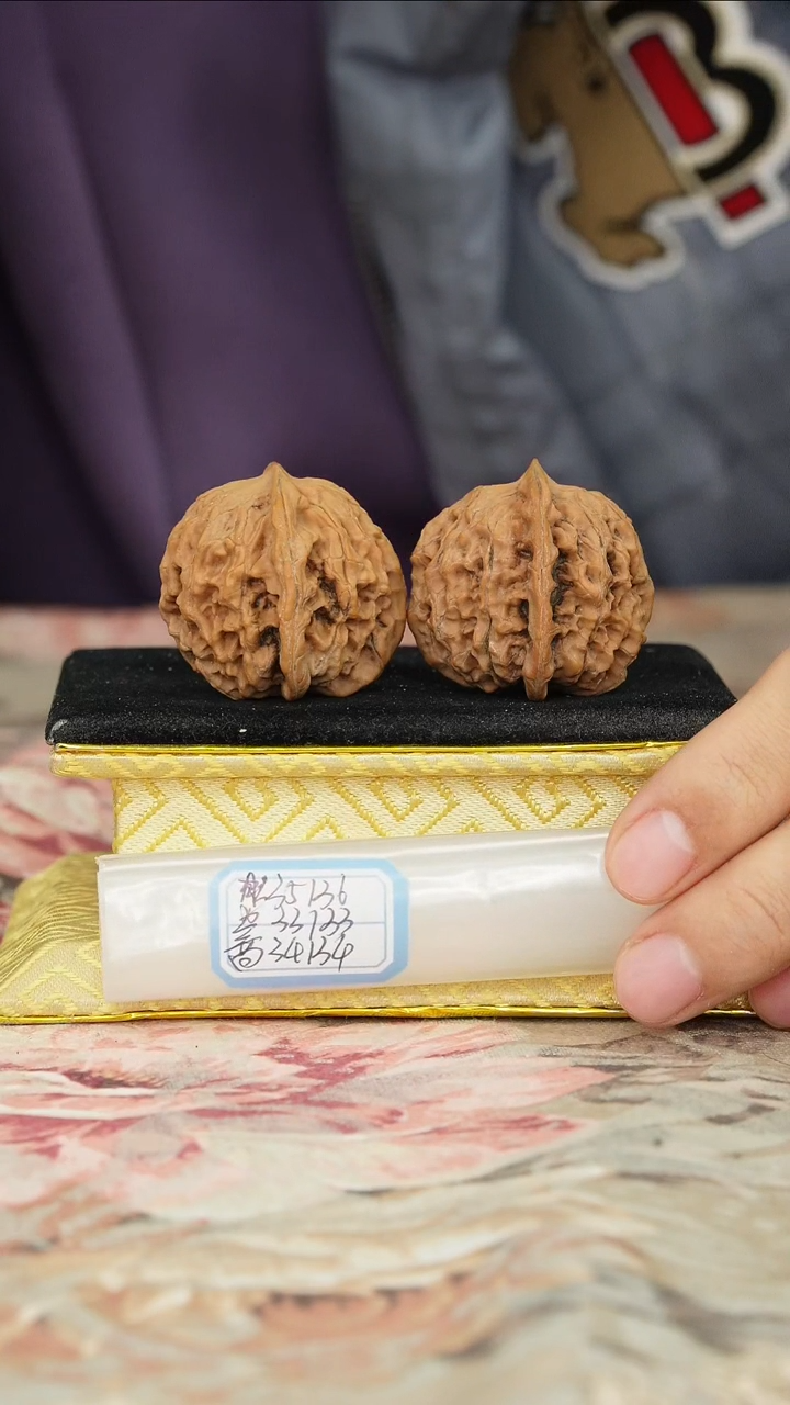 【闪购商品】文玩核桃把件非嫁接元宝